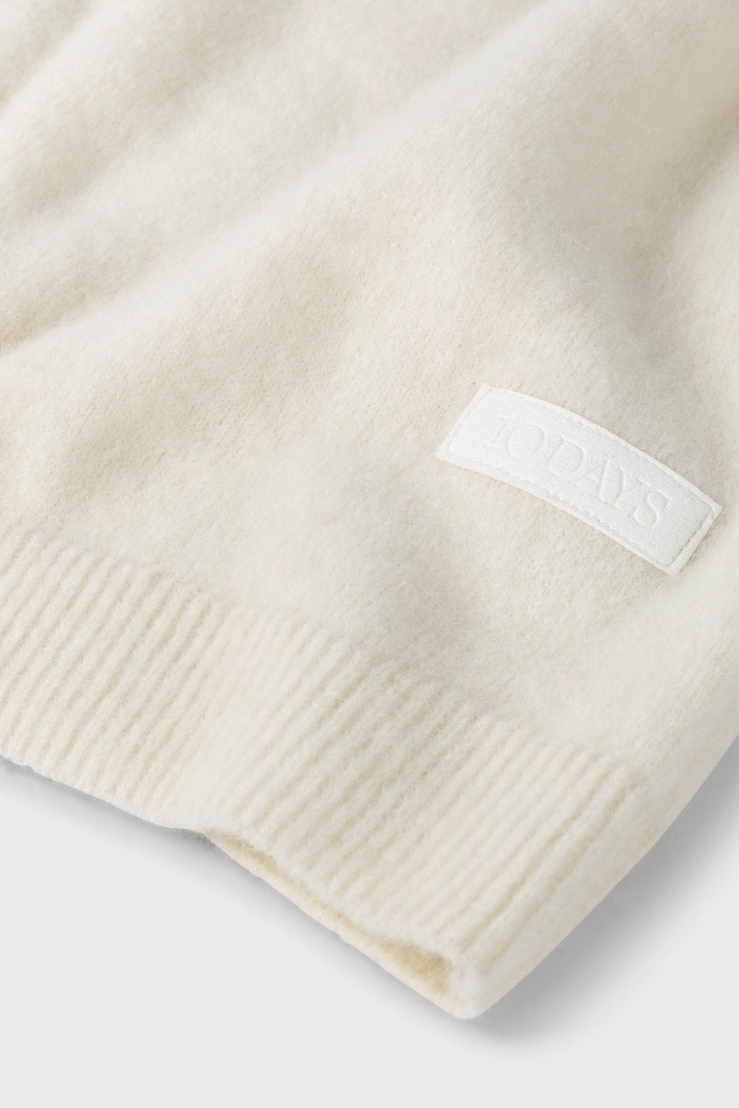 V-NECK KNIT SWEATER 1002 6