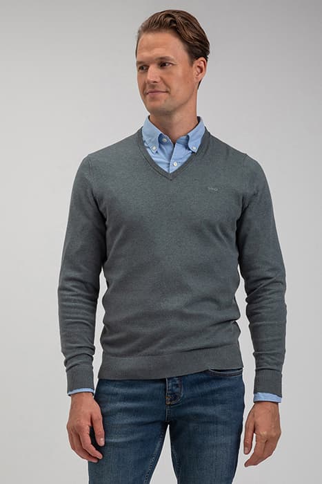 V-NECK SWEATER PINE GREEN by McGregor