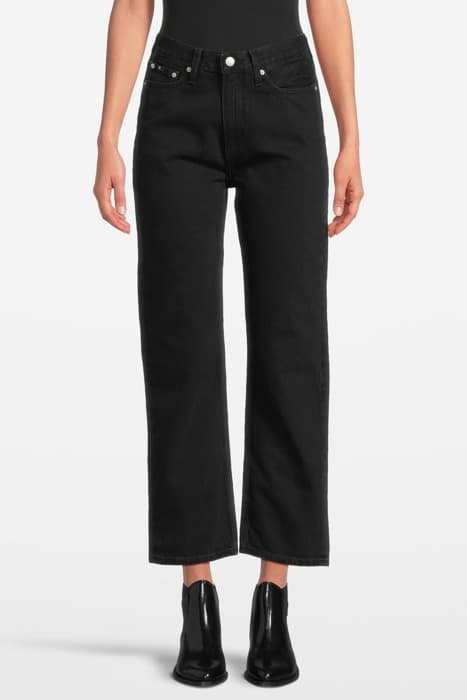 HIGH RISE STRAIGHT A DENIM BLACK by Calvin Klein