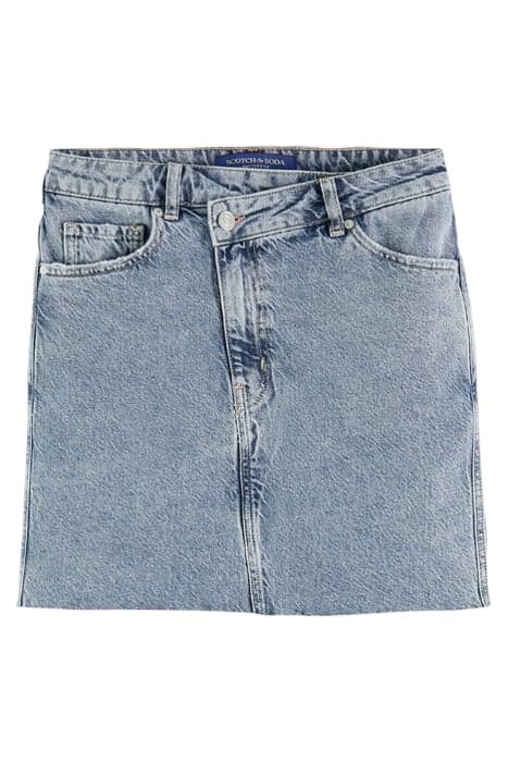 CROSS OVER FRONT WASHED DENIM MINI SKIRT GROWING BLAUW by Scotch & Soda