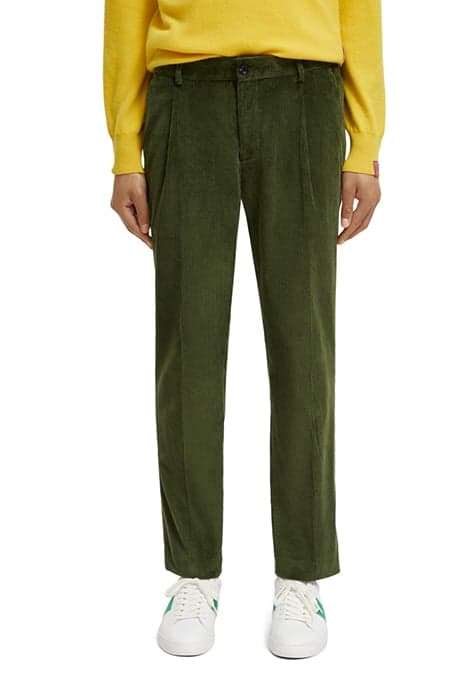 BLAKE - PLEATED CORDUROY CHINO FIELD GREEN by Scotch & Soda