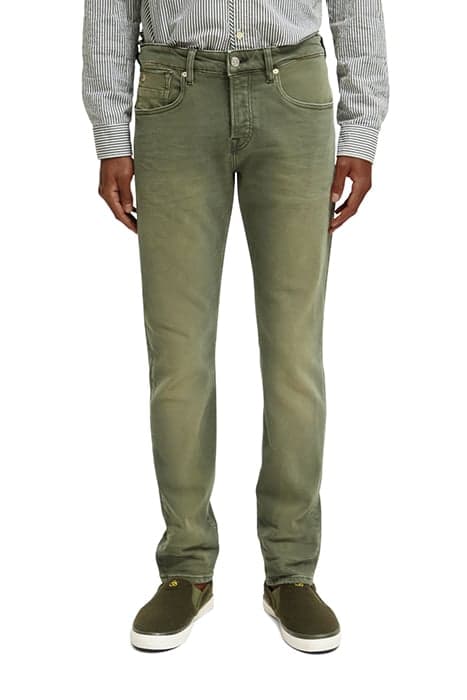 RALSTON REGULAR SLIM JEANS – GARMENT DYE COLOURS FIELD GREEN by Scotch & Soda