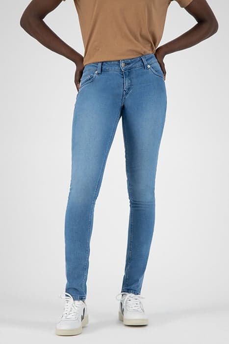 SKINNY LILLY PURE BLUE by Mud Jeans