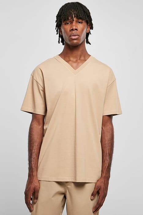 ORGANIC OVERSIZED V-NECK TEE UNIONBEIGE by Urban Classics