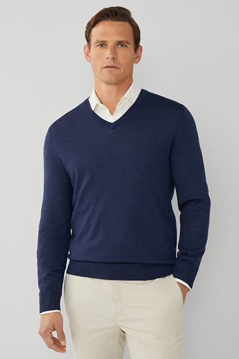 GMD MERINO SILK V NCK NAVY by Hackett London