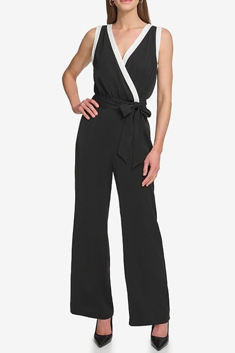 S/L V-NECK BELTED JU BLK/CREAM by DKNY