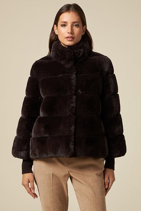 Short faux fur coat by Oltre