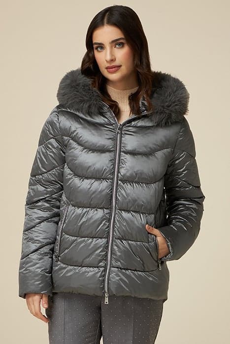 Down jacket with faux fur collar by Oltre