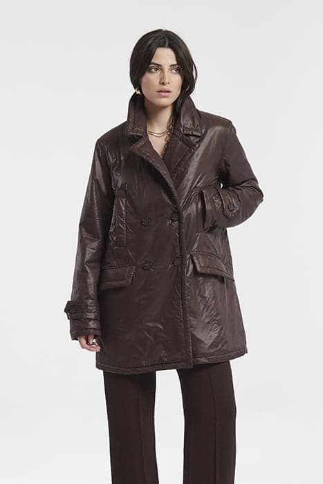 TECNICAL TEX DOUBLE BREASTED COAT WITH POCKETS BROWN by OKY