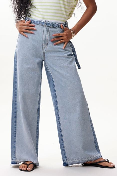 CROPPED STRAIGHT LEG JEANS LIGHT BLUE by Catwalk Junkie