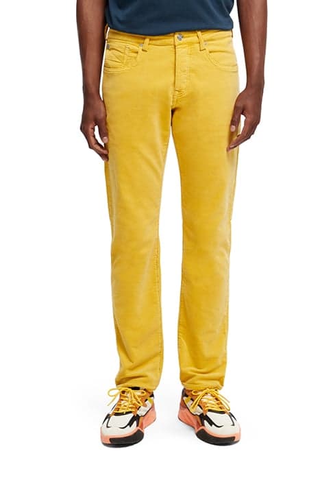 RALSTON REGULAR SLIM PANTS IN STRETCH CORDUROY GOLDEN YELLOW by Scotch & Soda