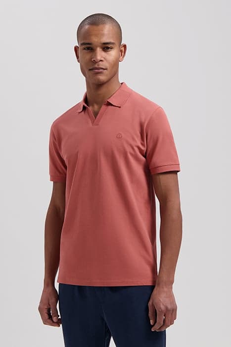 DS_BOWIE V- NECK POLO CEDAR WOOD CEDAR WOOD by Dstrezzed